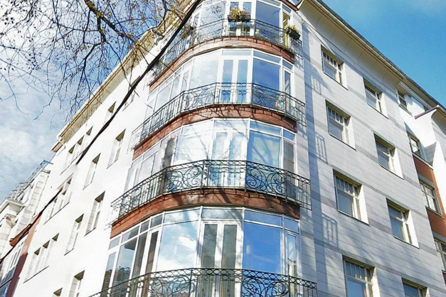 Дом с французскими балконами по адресу Остоженка, 1-й Зачатьевский пер., 6